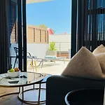 Sunny Apartment With Pool&Terrace At The Docklands