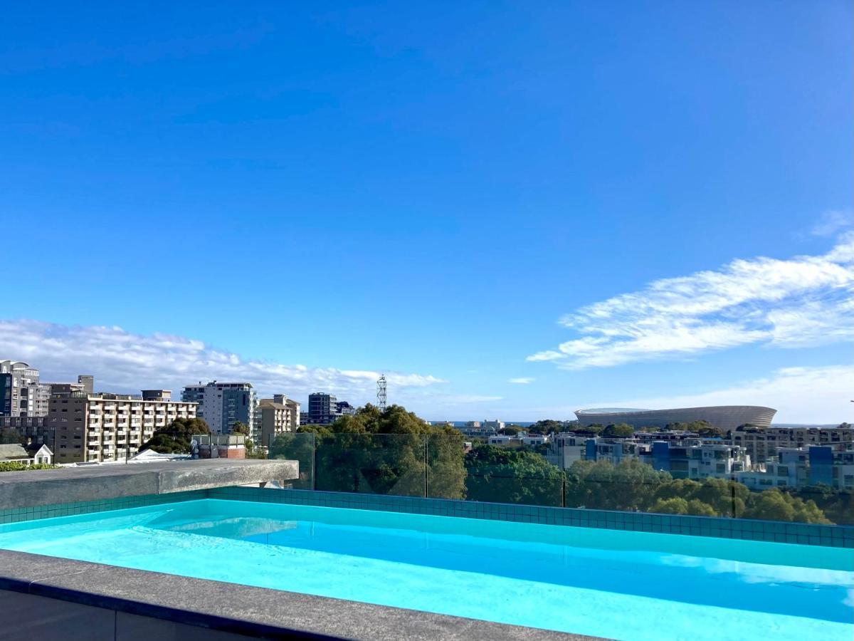 Sunny With Pool&terrace At The Docklands