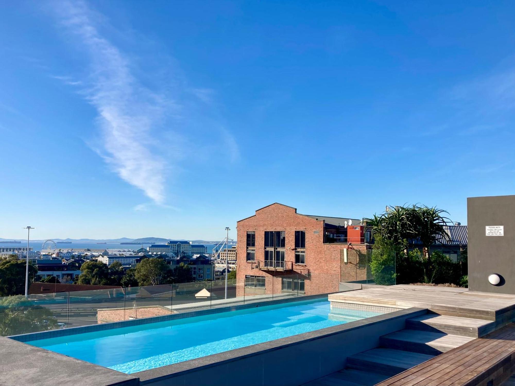 Sunny With Pool&terrace At The Docklands Appartement